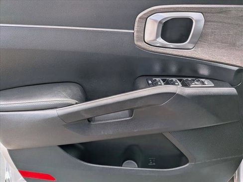 Used 2022 Kia Sorento EX w/ Panoramic Sunroof Package FWD image 11