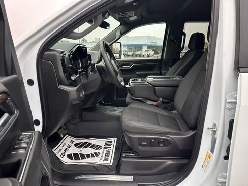 Used 2025 Chevrolet Silverado 2500 LT w/ Convenience Package image 9