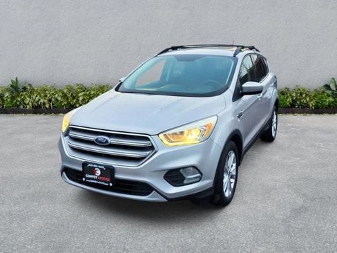 Used 2017 Ford Escape SE w/ Equipment Group 201A image 2