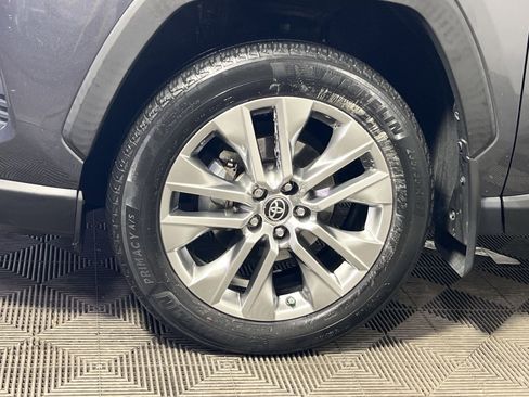 Used 2021 Toyota RAV4 XLE Premium image 12