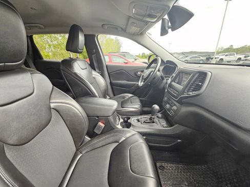 Used 2019 Jeep Cherokee Latitude Plus w/ Comfort/Convenience Group AWD/4WD image 4