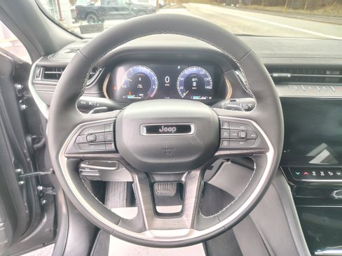 New 2026 Jeep Grand Cherokee Altitude image 29