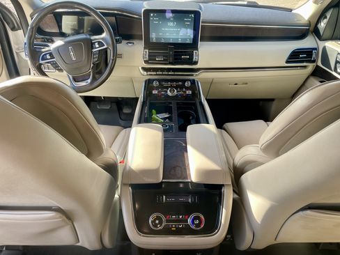 Used 2019 Lincoln Navigator Select w/ Technology Package RWD image 22