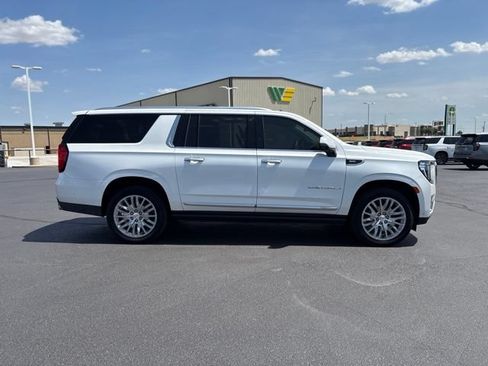 Used 2023 GMC Yukon XL Denali w/ Advanced Technology Package AWD/4WD image 4