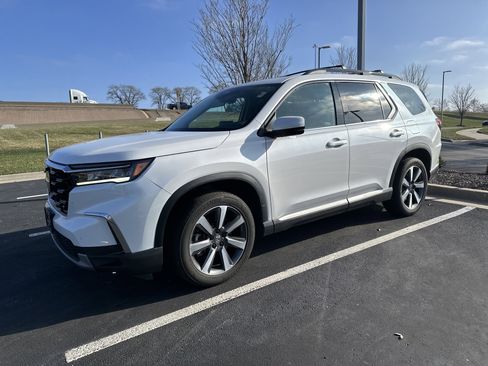 Used 2024 Honda Pilot Touring image 5