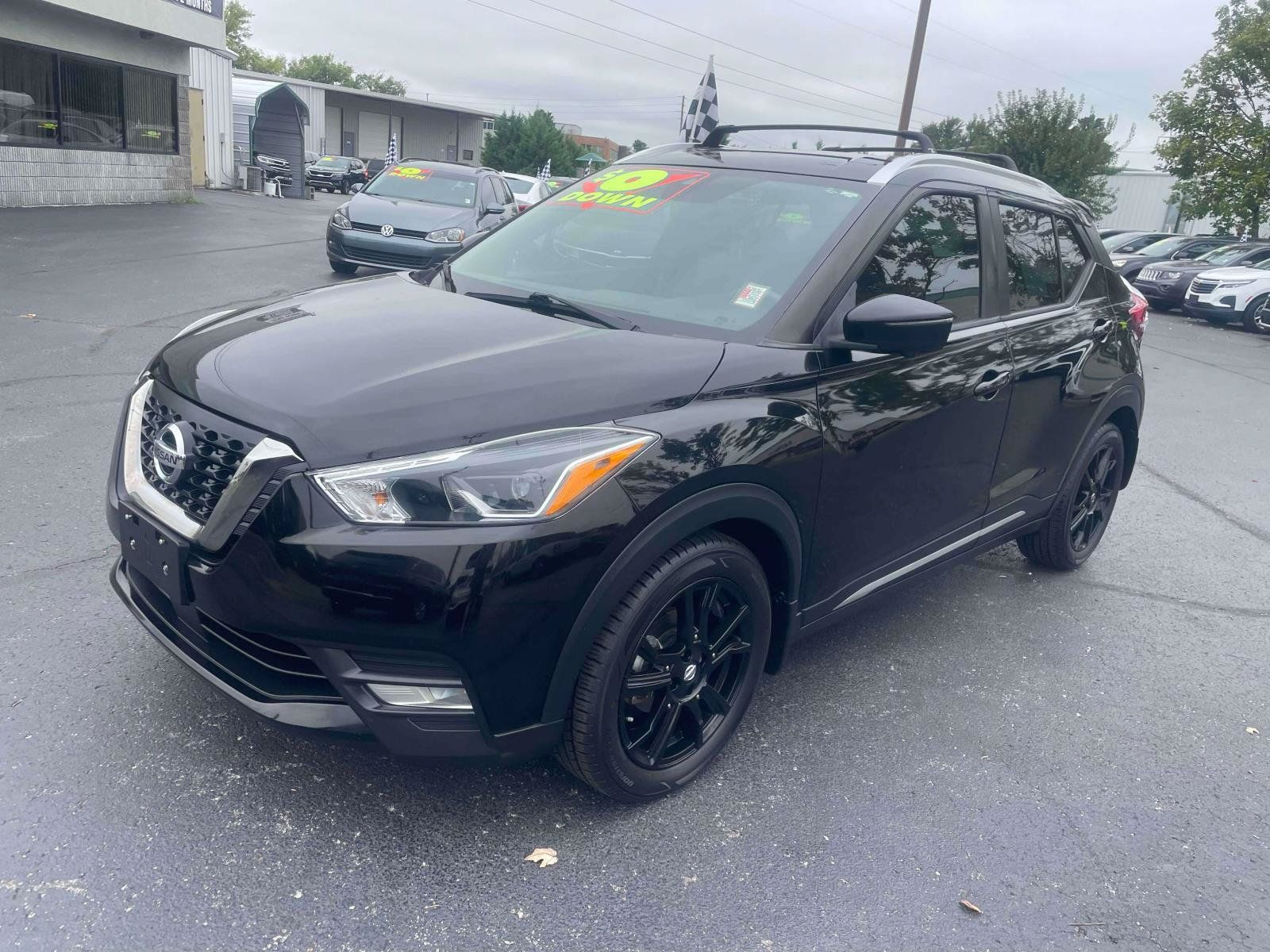 Used 2020 Nissan Kicks SR w/ Exterior Package FWD image 3