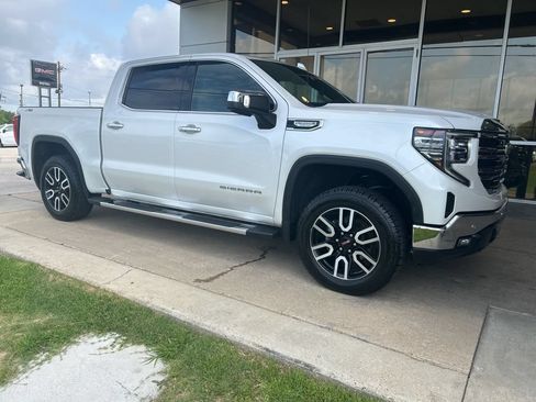 Used 2022 GMC Sierra 1500 SLT AWD/4WD image 2