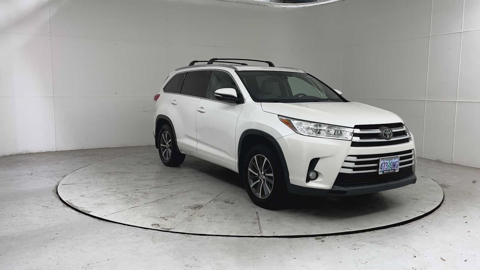 Used 2017 Toyota Highlander XLE AWD/4WD image 6
