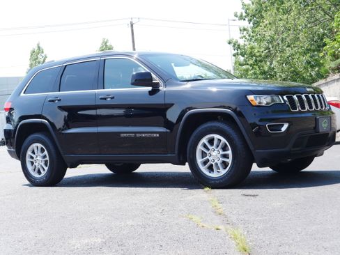 Used 2019 Jeep Grand Cherokee Laredo AWD/4WD image 9