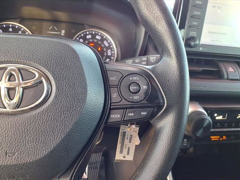 Used 2021 Toyota RAV4 LE image 11