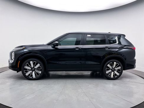 New 2025 Mitsubishi Outlander SE image 4
