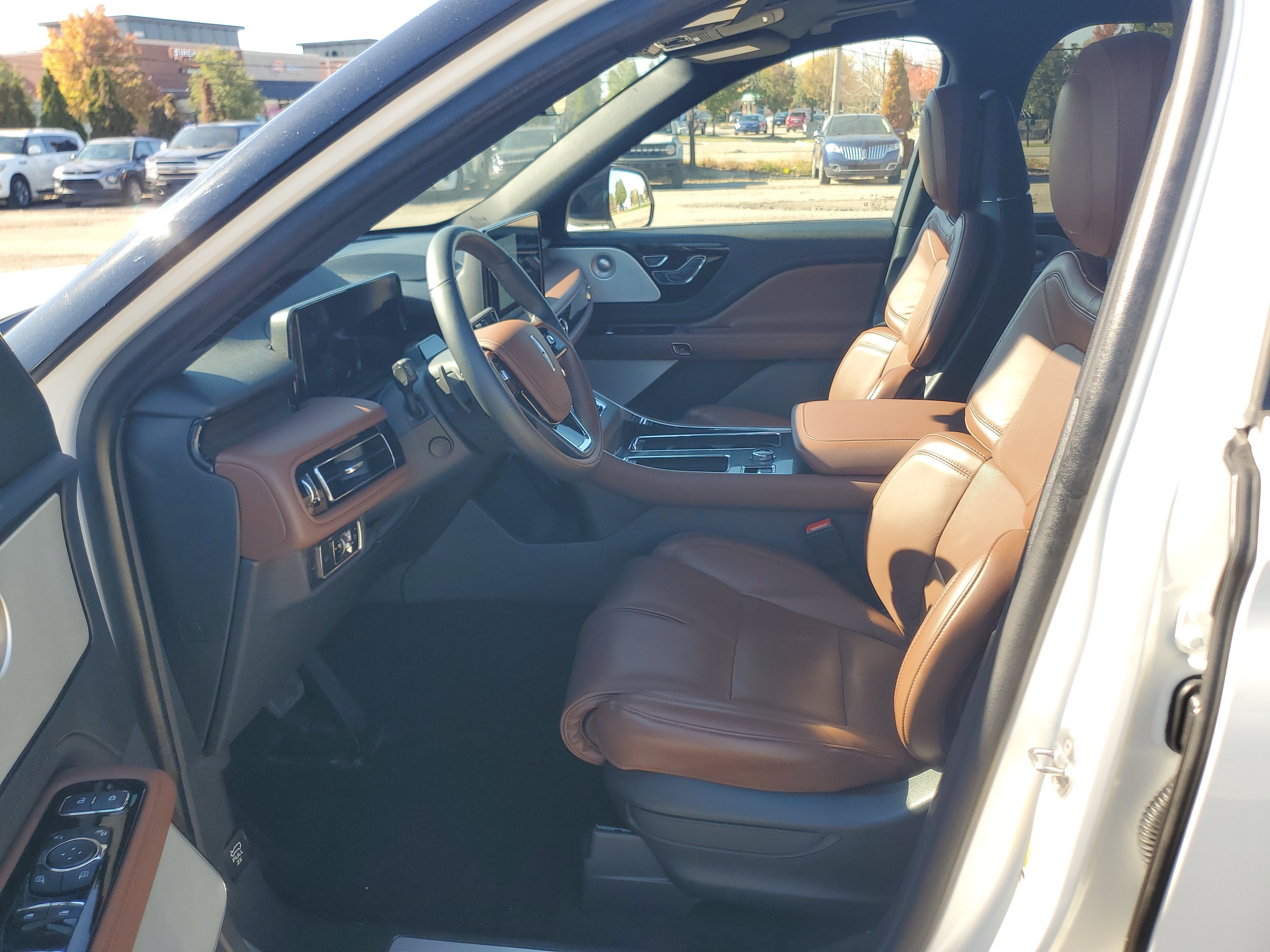 Used 2025 Lincoln Aviator Reserve w/ Equipment Group 201A AWD/4WD image 12