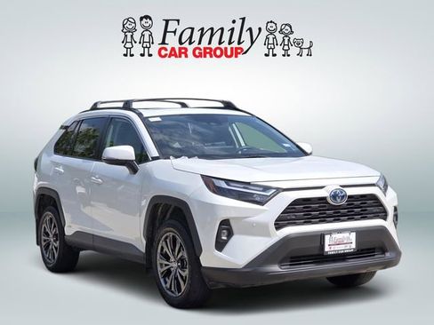 Used 2023 Toyota RAV4 XLE Premium image 2