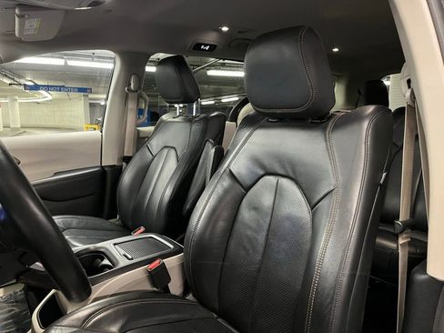 Used 2017 Chrysler Pacifica Touring-L Plus w/ Advanced Safetytec Group image 18