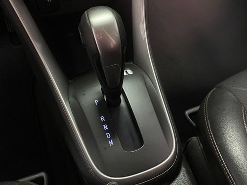 Used 2021 Chevrolet Trax LT FWD image 25