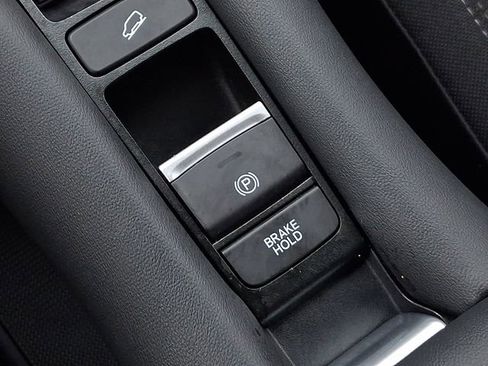 Certified 2024 Honda HR-V LX image 27