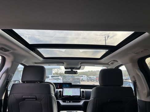 New 2025 Ford Expedition Active image 22