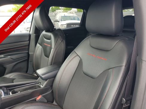 Used 2025 Jeep Compass Trailhawk w/ Trailhawk Convenience Group AWD/4WD image 16