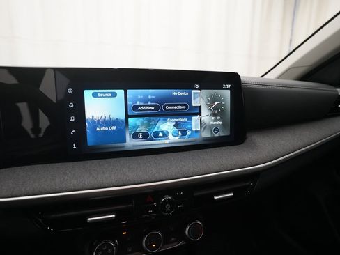 Certified 2025 Nissan Kicks SV w/ SV Premium Package image 6