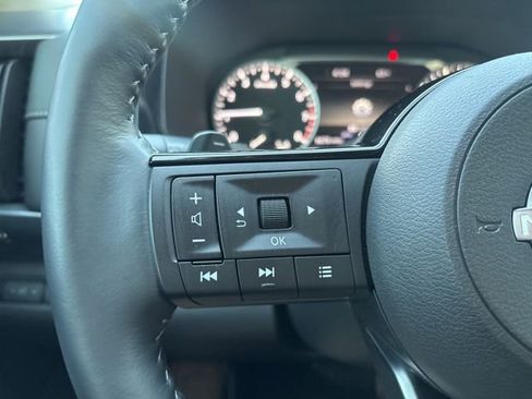 Certified 2024 Nissan Pathfinder SL image 19