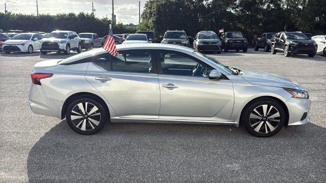 Used 2022 Nissan Altima 2.5 SV AWD/4WD image 12