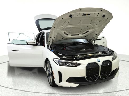 Used 2023 BMW i4 eDrive35 RWD image 9