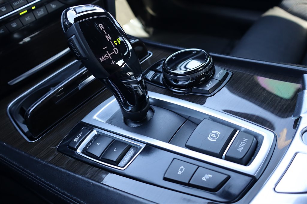 Used 2015 BMW 750Li RWD image 34