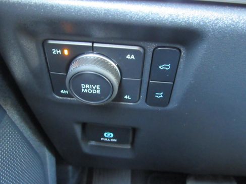Used 2025 Ford Expedition Platinum AWD/4WD image 19