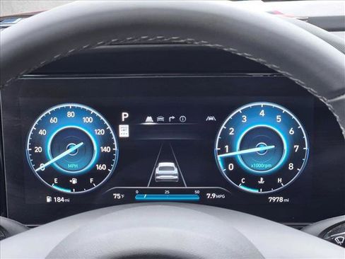 Used 2025 Hyundai Elantra Limited FWD image 11