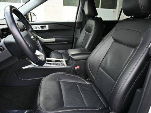 Used 2021 Ford Explorer Limited image 16