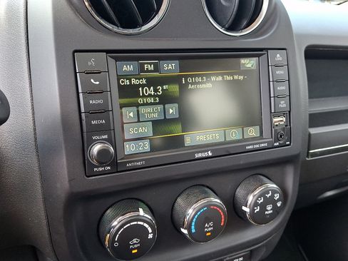 Used 2016 Jeep Patriot High Altitude AWD/4WD image 19