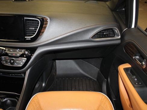 Used 2023 Chrysler Pacifica Pinnacle image 30