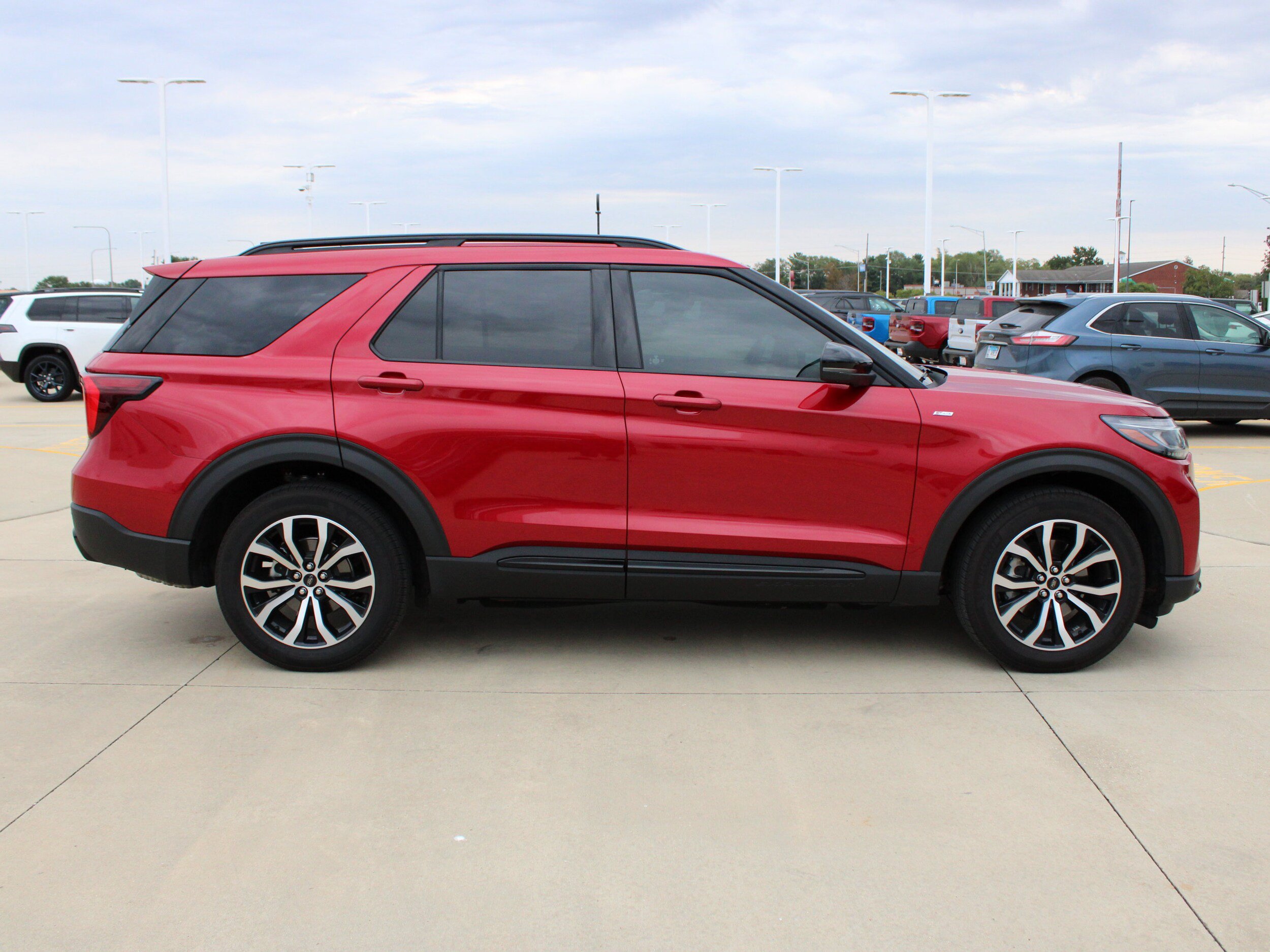 Used 2025 Ford Explorer ST-Line AWD/4WD image 7