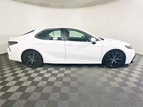 Used 2023 Toyota Camry SE w/ Audio Upgrade Package FWD image 2