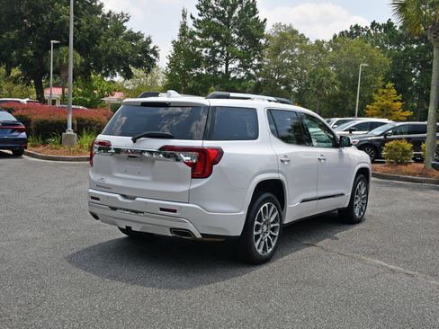 Used 2023 GMC Acadia Denali w/ Denali Technology Package FWD image 4