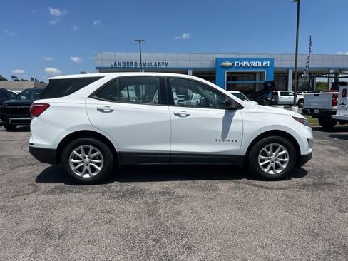 Used 2019 Chevrolet Equinox LS FWD image 2