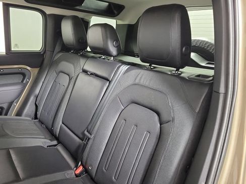 Used 2020 Land Rover Defender 110 SE AWD/4WD image 13