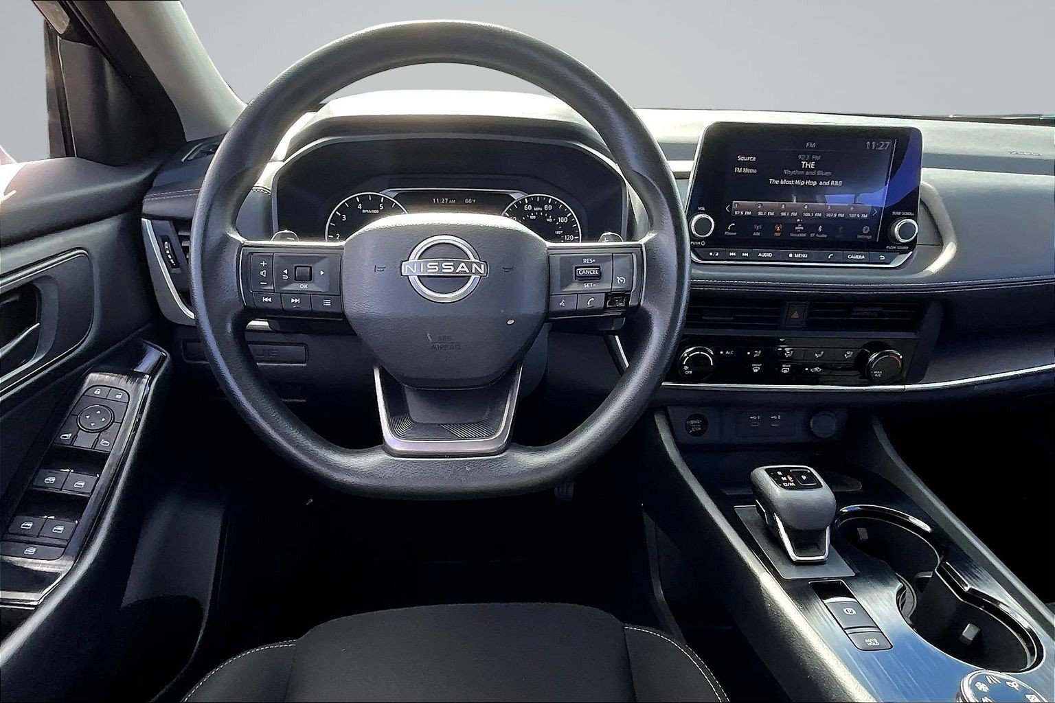 Used 2025 Nissan Rogue S AWD/4WD image 7