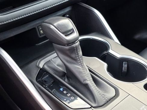 Used 2022 Toyota Highlander XLE image 32