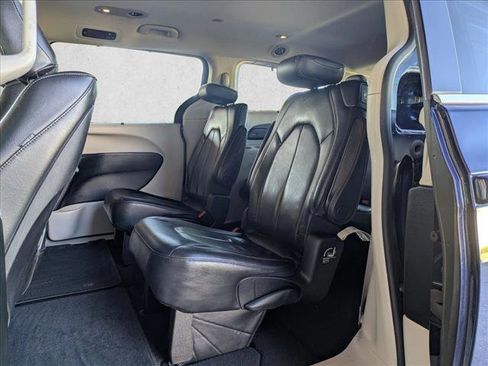 Used 2018 Chrysler Pacifica Touring-L Plus image 18