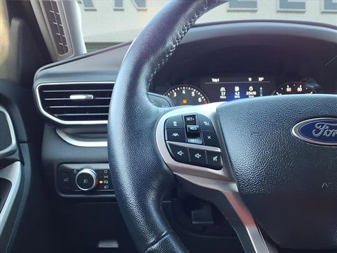 Used 2022 Ford Explorer XLT w/ Equipment Group 202A image 23