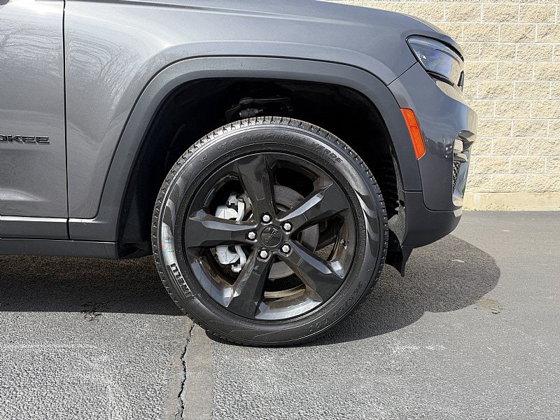 Used 2024 Jeep Grand Cherokee Limited w/ Black Appearance Package AWD/4WD image 7