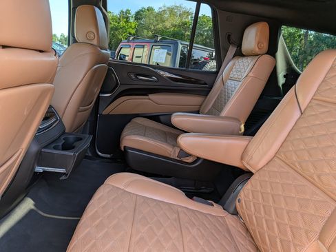 Used 2021 Cadillac Escalade Premium Luxury RWD image 17