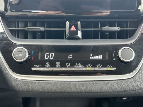Used 2024 Toyota Corolla LE FWD image 28