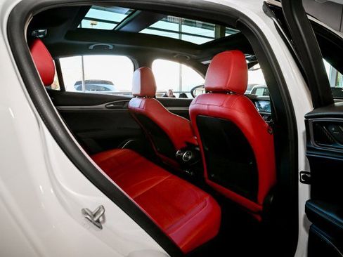 Used 2023 Alfa Romeo Stelvio Veloce image 23