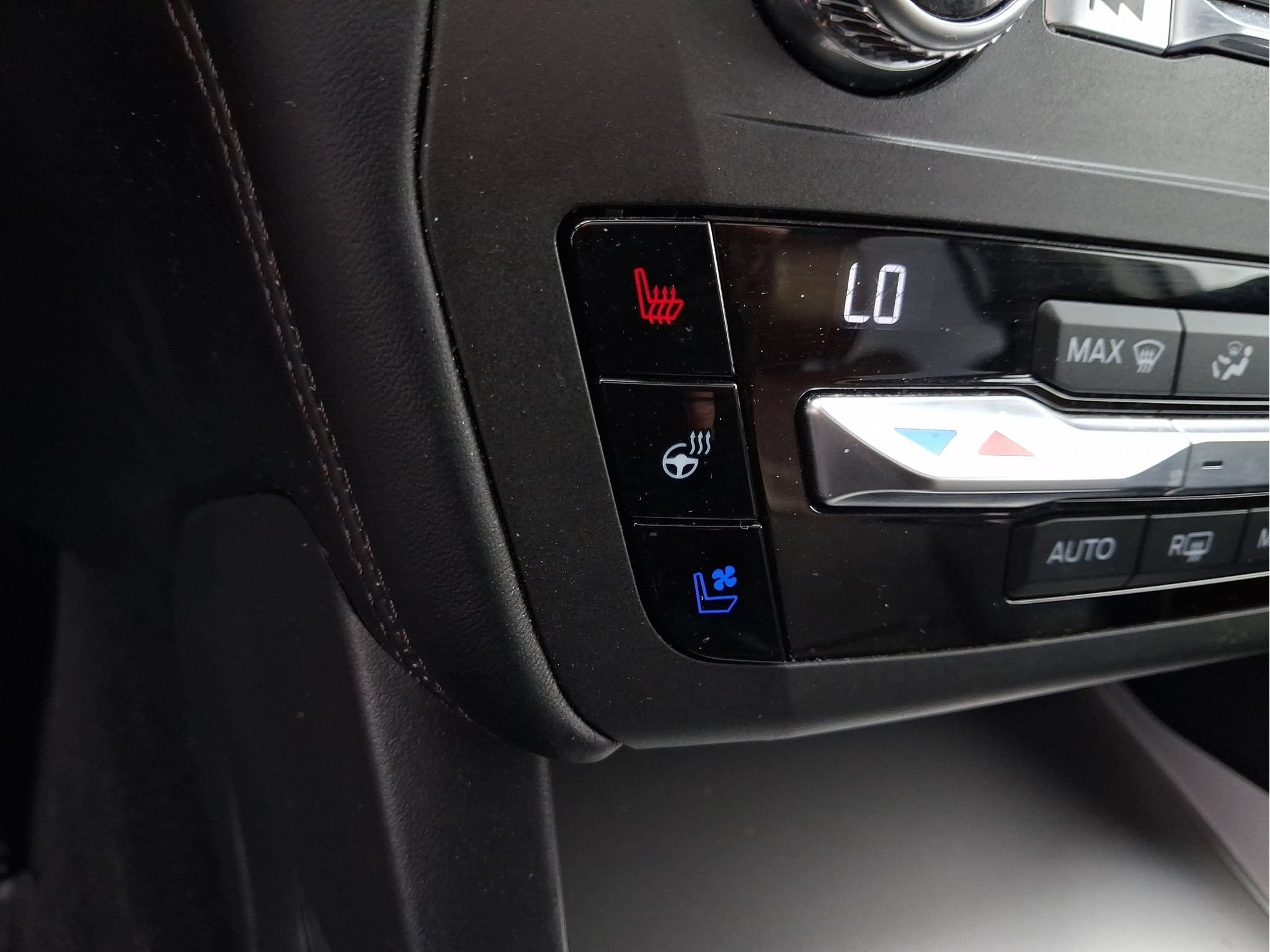 Used 2020 Ford Explorer Platinum AWD/4WD image 24