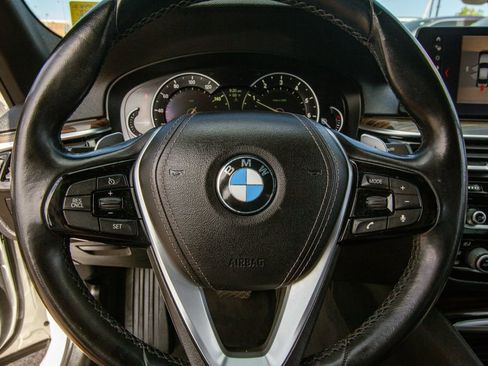 Used 2018 BMW 530i w/ Premium Package RWD image 17