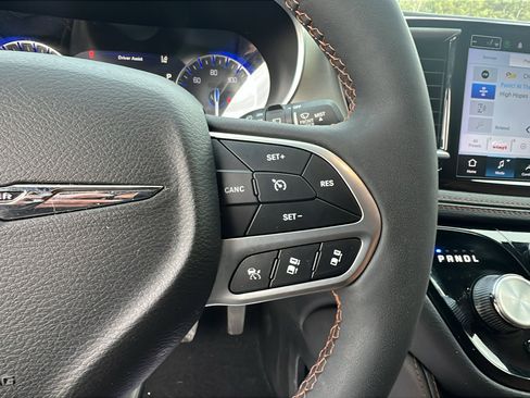 Used 2024 Chrysler Pacifica Pinnacle image 29