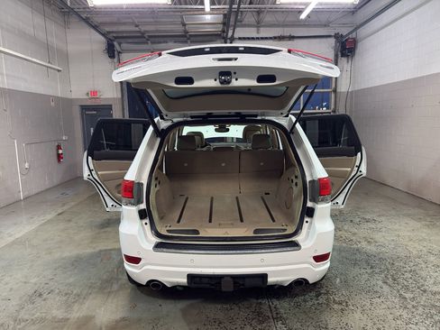 Used 2017 Jeep Grand Cherokee Overland image 12