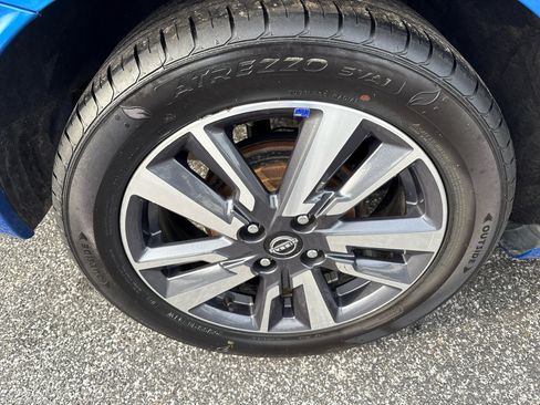 Used 2023 Nissan Versa SV image 12